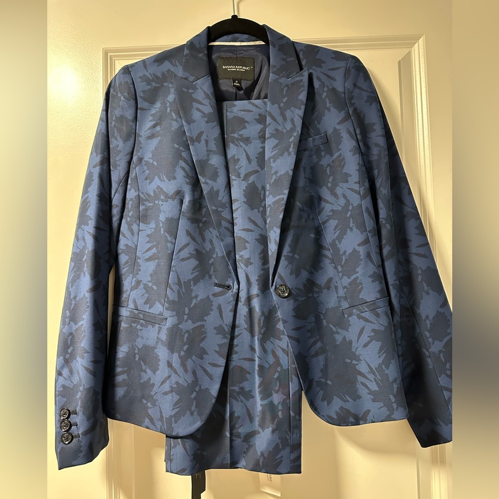 Banana Republic Blue Floral Patterned Suit